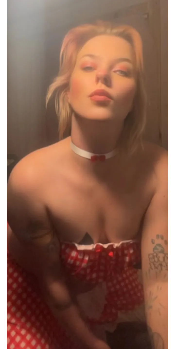 28[F] Wilton Maine playfully married