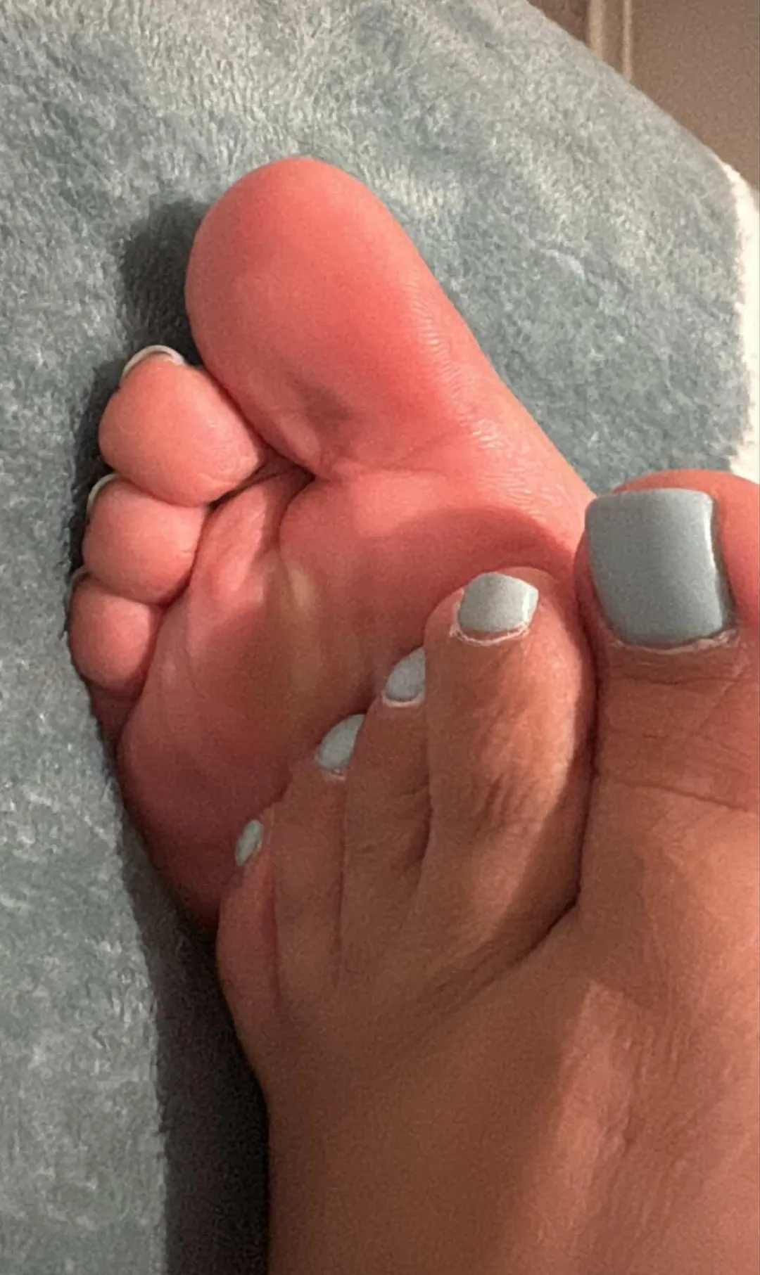 Are you a top or a bottom toes kinda feet person?