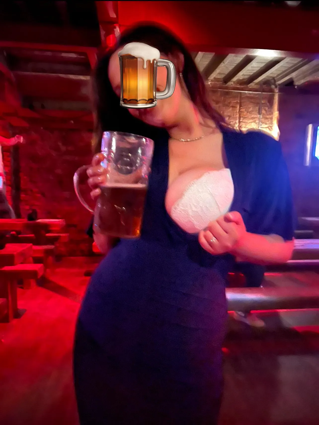 Your round or mine 🍻 F34, England. 36GG 😘