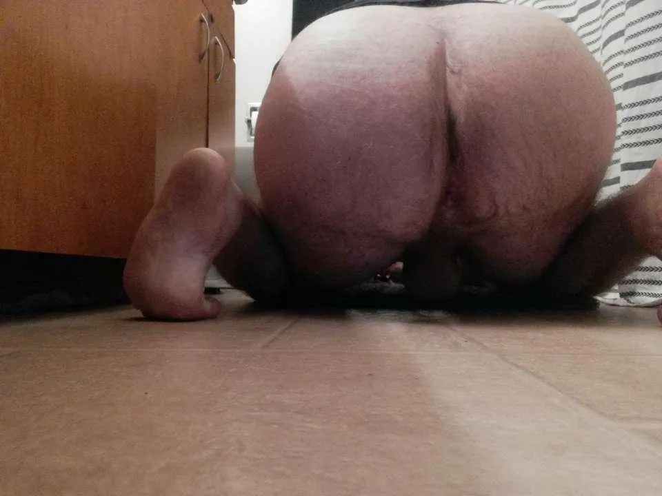 Please come eat my ass hehe (35 autism and adhd)
