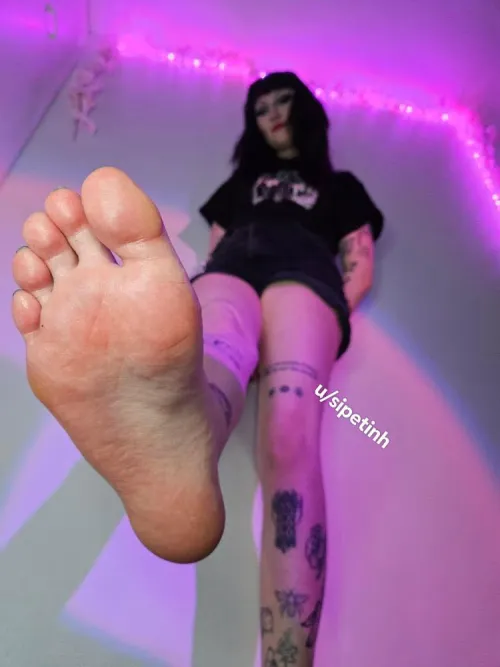 these feet are for subs only 😏