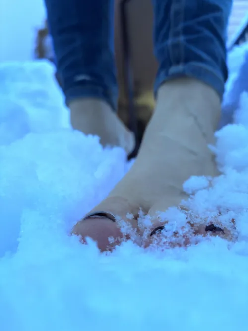 Frosty toes 🥶