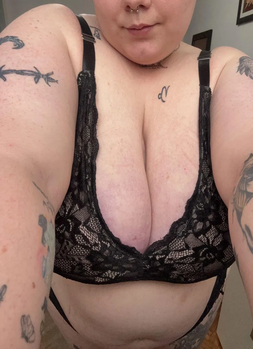 My body’s a buffet and I’m serving everything raw tonight… come eat until you’re full… then eat some more.