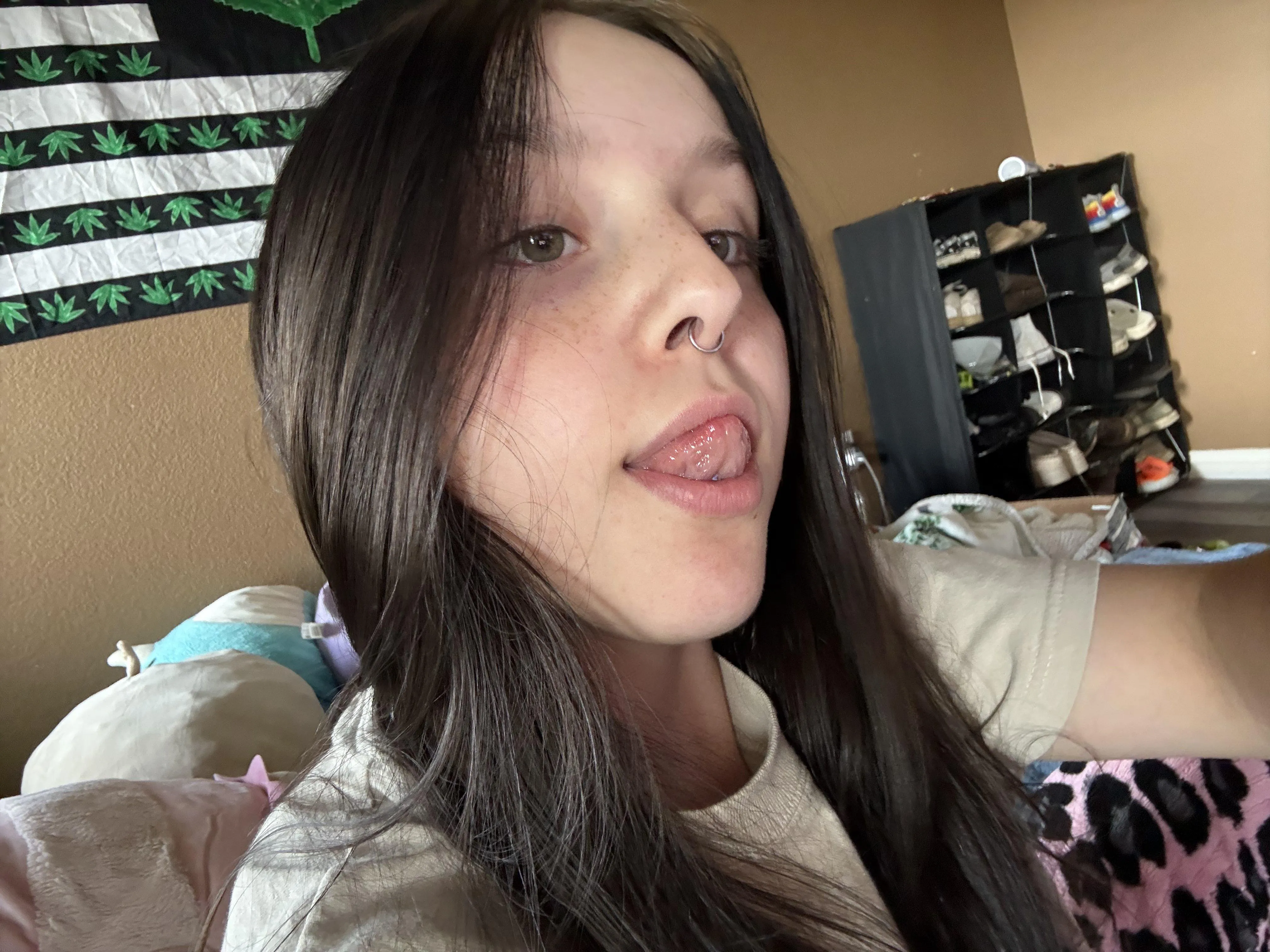 Sending nudes to every Redditors who arrow up and say 