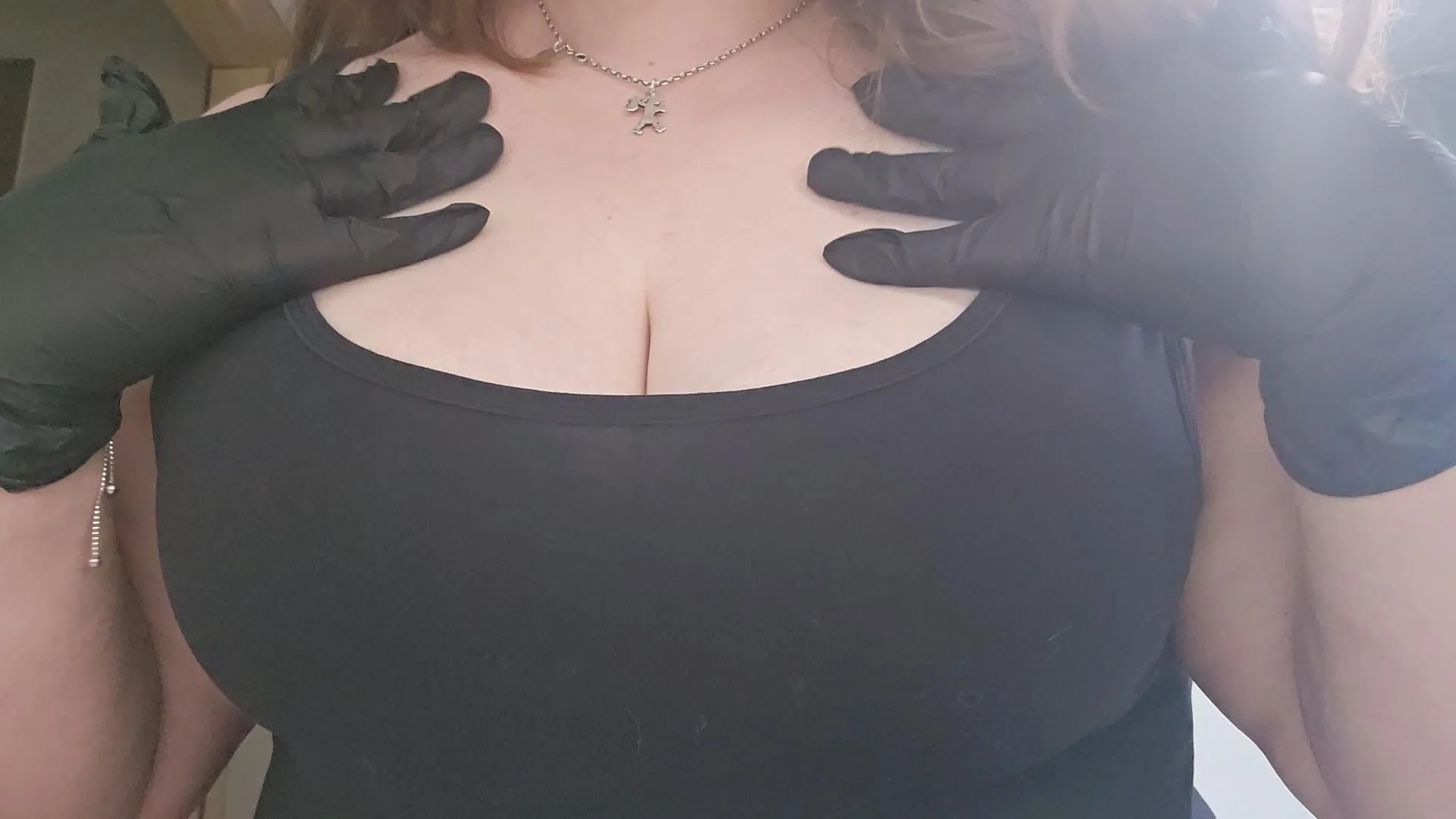 In my black gloves again 🖤