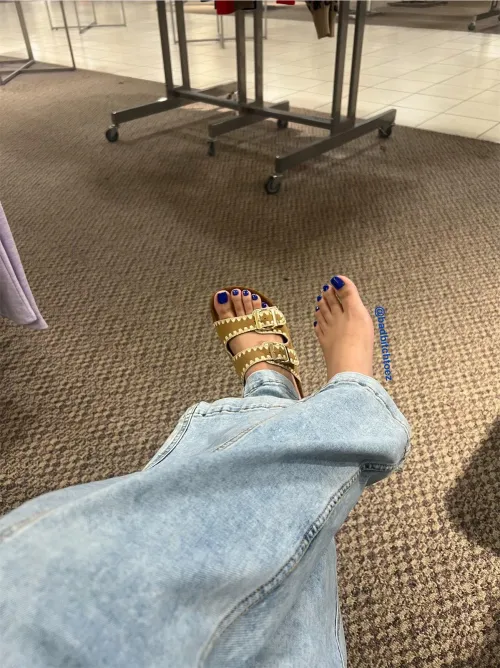 Taking a little break at the store 💙 what would you do if you seen me dangling my sandals 🤭