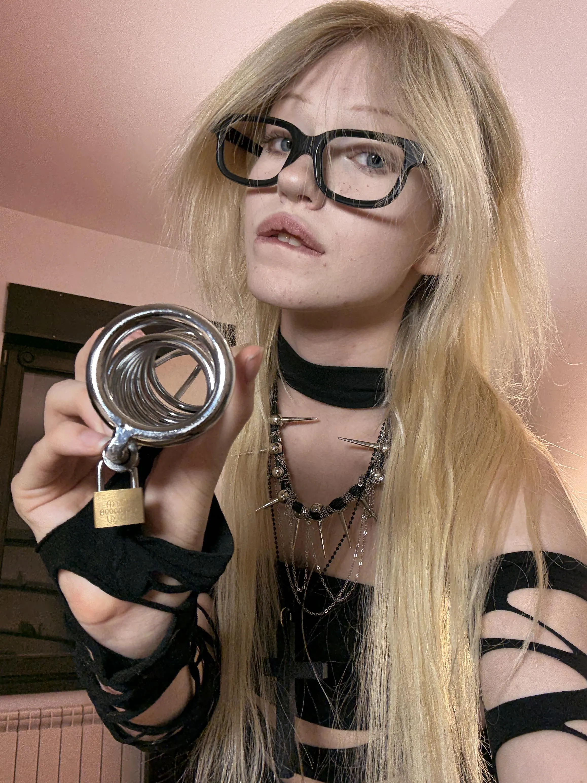 Would you date me even if it means being locked forever? 🗝️