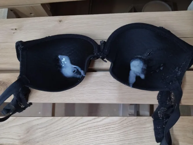 A big spurt on a tiny bra