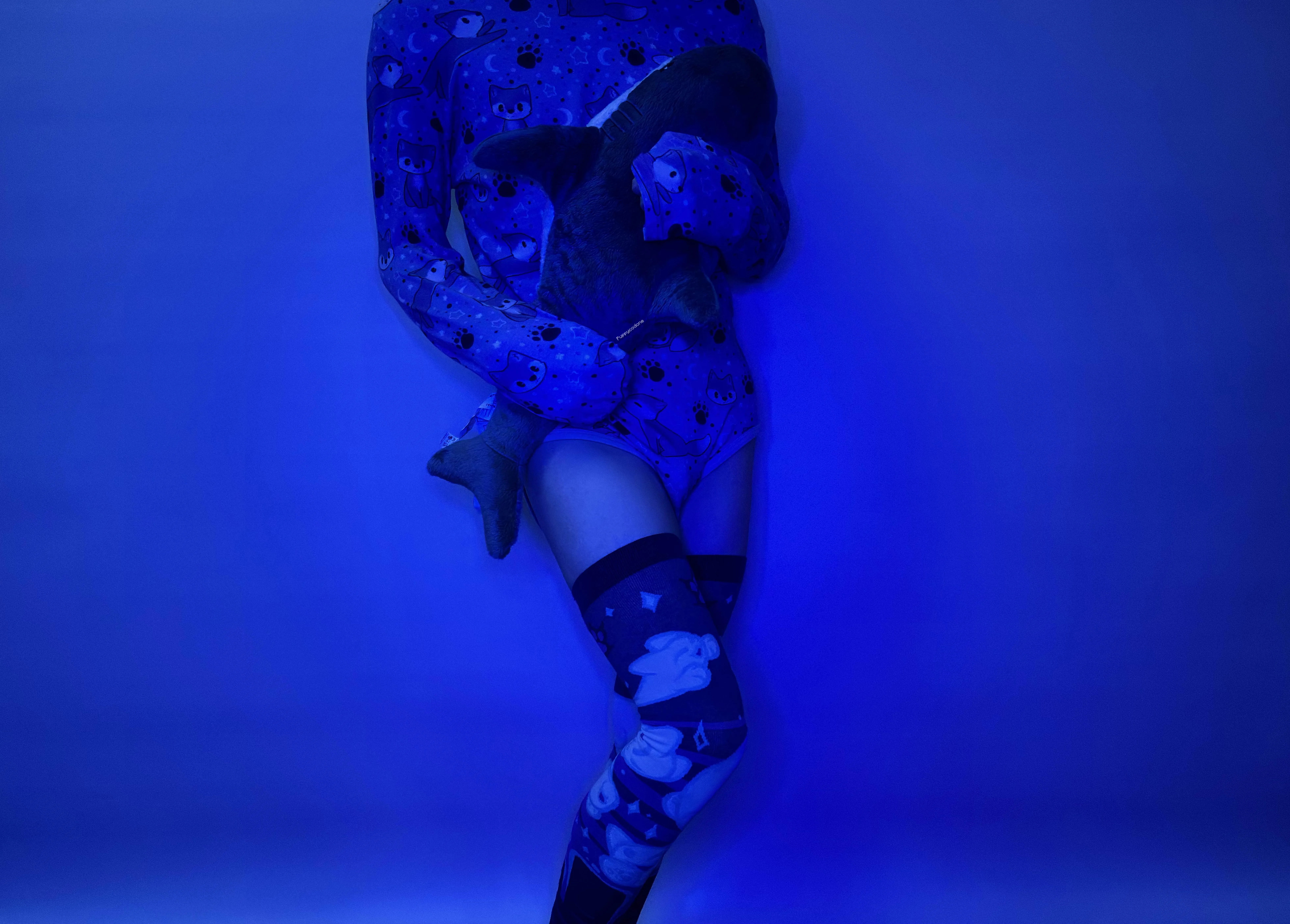 hold this little twink like i hold him ( ˶>˶˶<˶)🦈