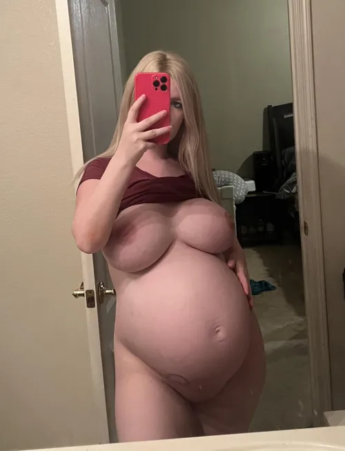 Since you all loved my Preggo belly before here’s another!