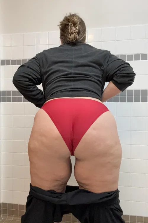 Slight cellulite selfie! Fun alliteration!