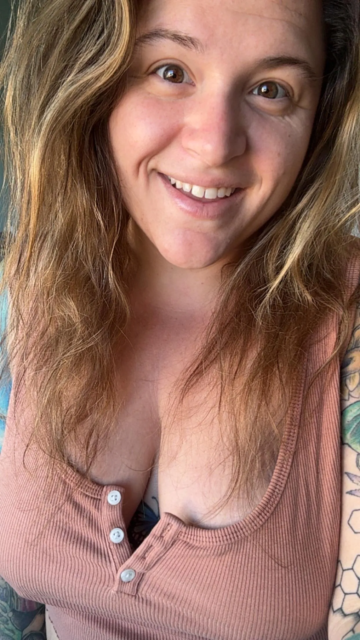 start your week off with this big boob BBW stoner covered in tattoos!