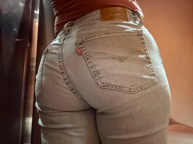 Take me in the bathroom and spank me