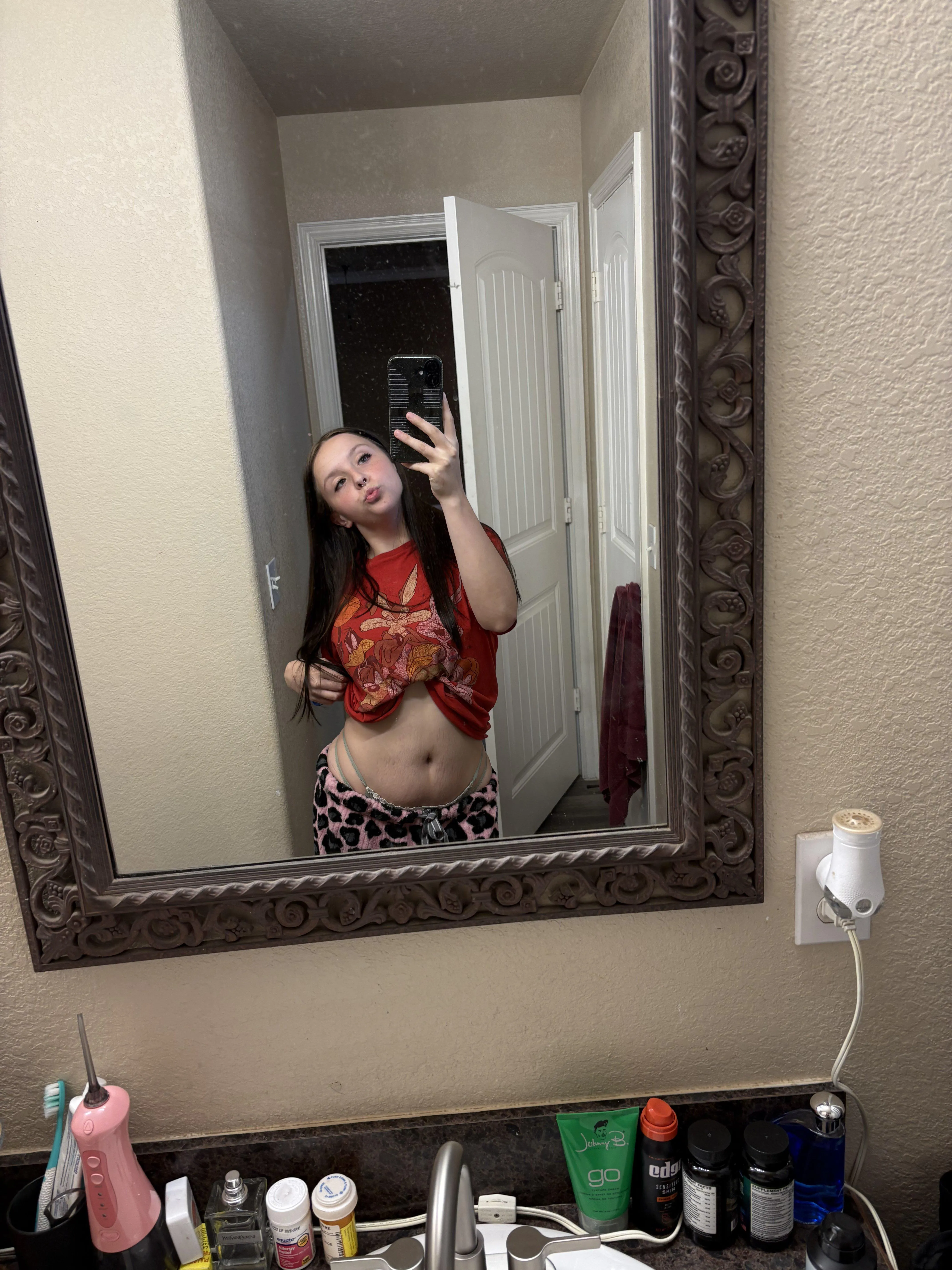 bored mom, would you accept my nudes in dm? (Only the first 100)