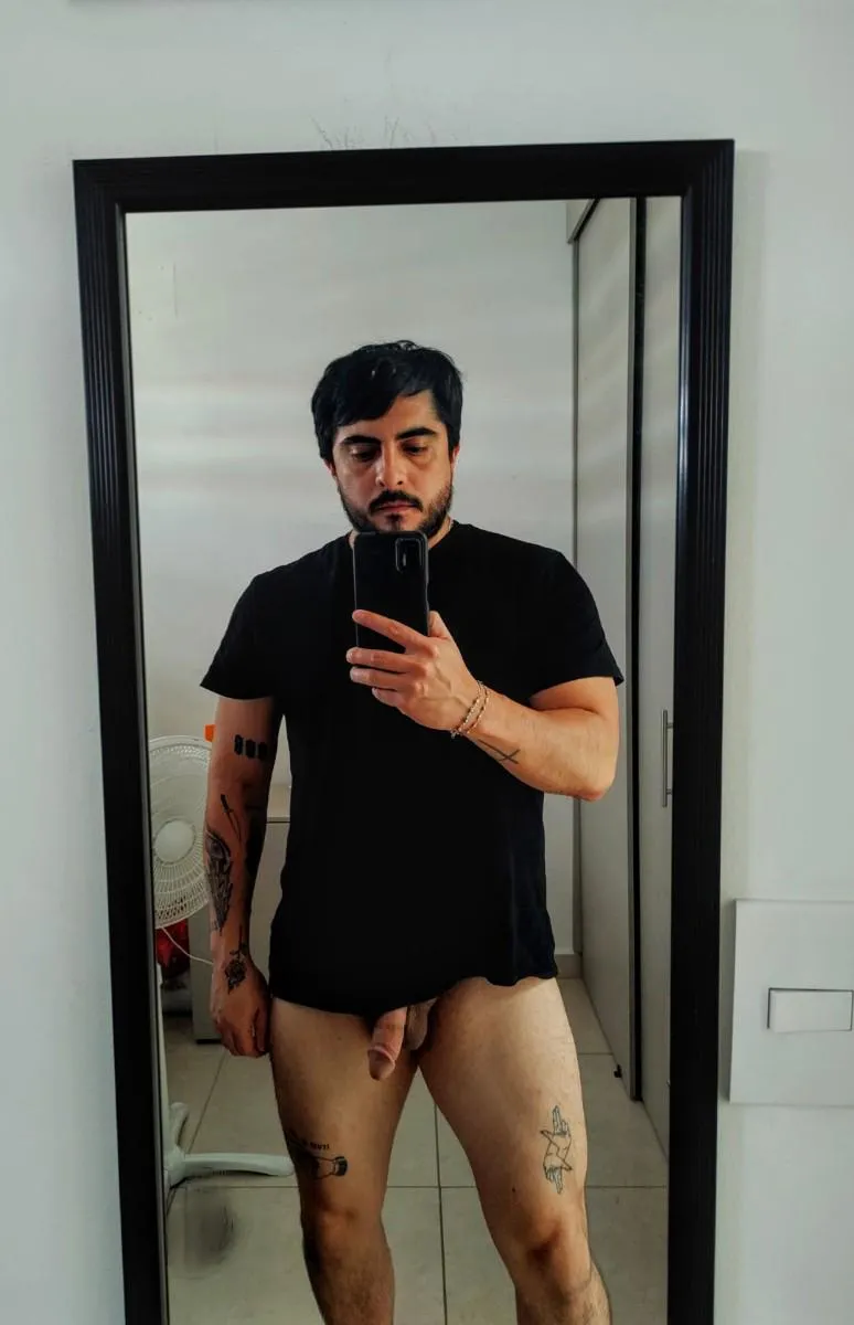 Do you prefer thicker thighs or leaner like these?