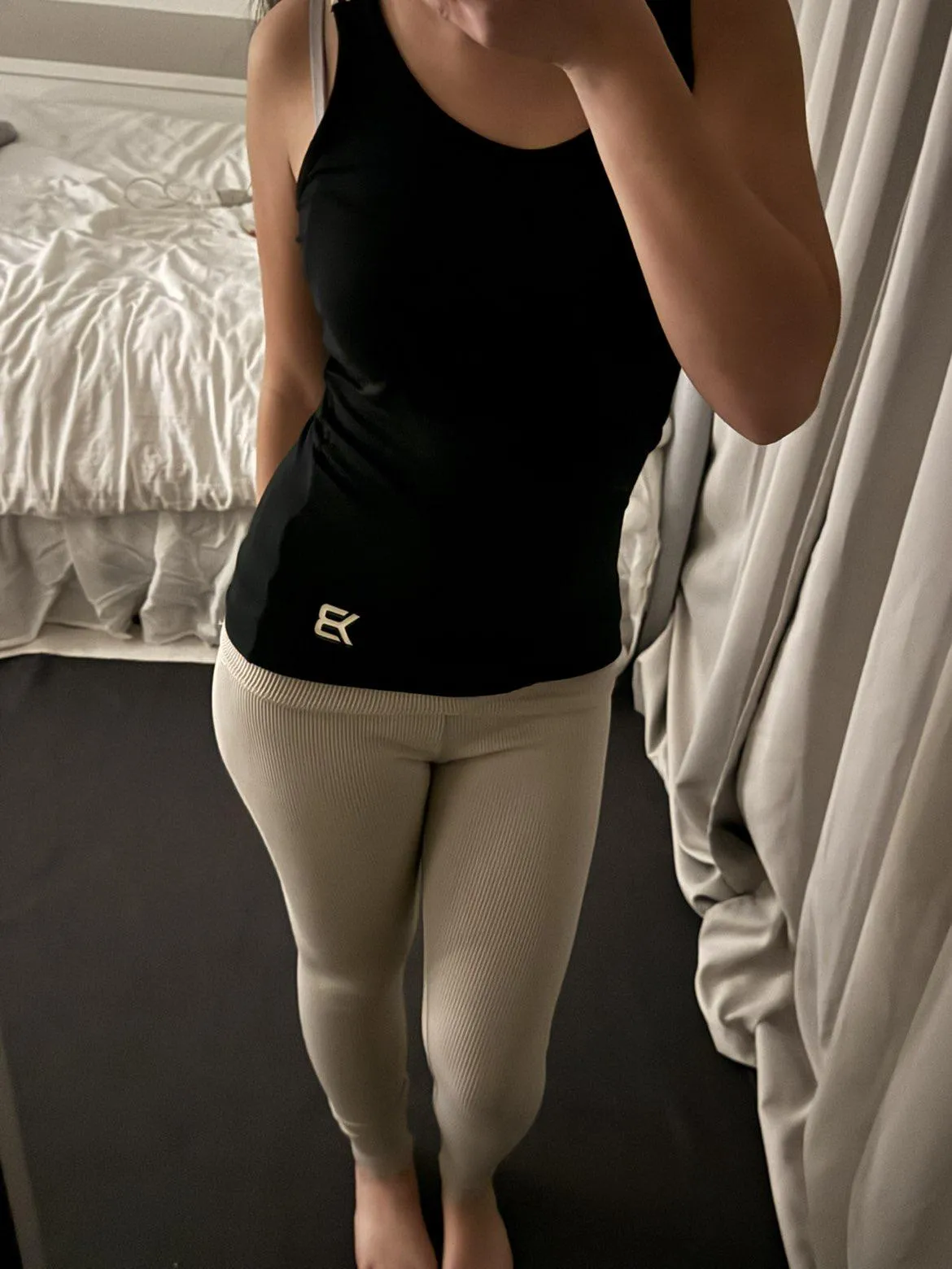 Vill du se min 18 åriga röv 😝. ☝ för att dra av mina kläder ☺🙈