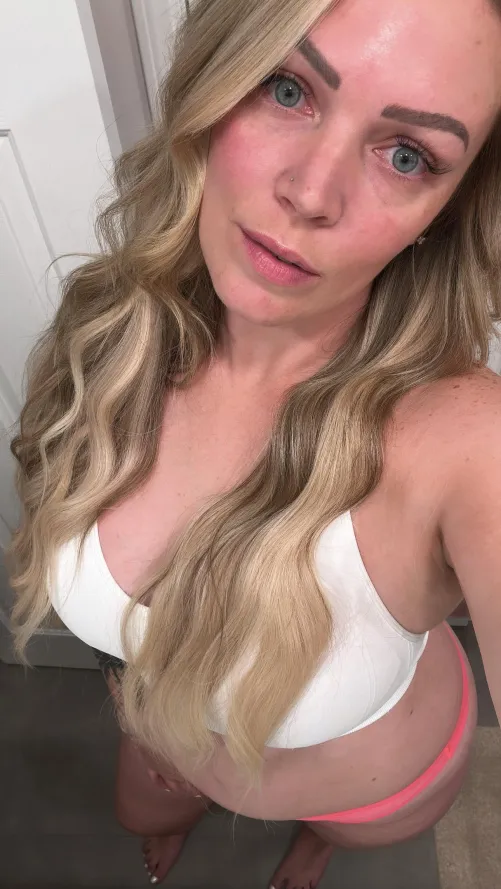 You wanna see how dirty this blonde can get?