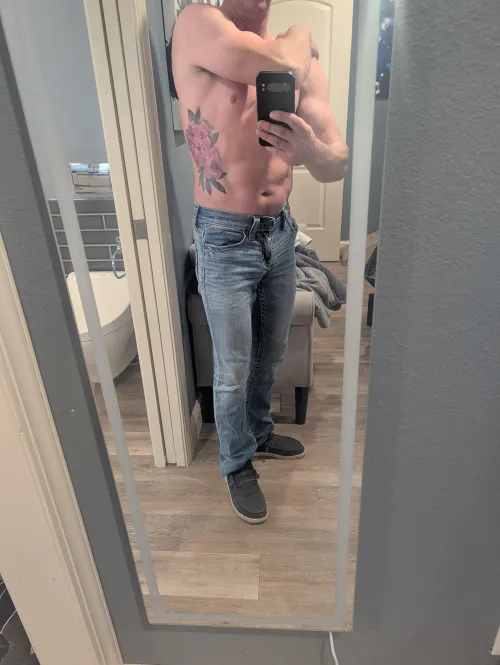 42M looking to host a female in my hotel room February 1st!