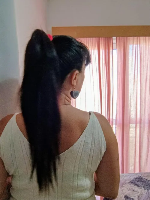 A high ponytail for this heat