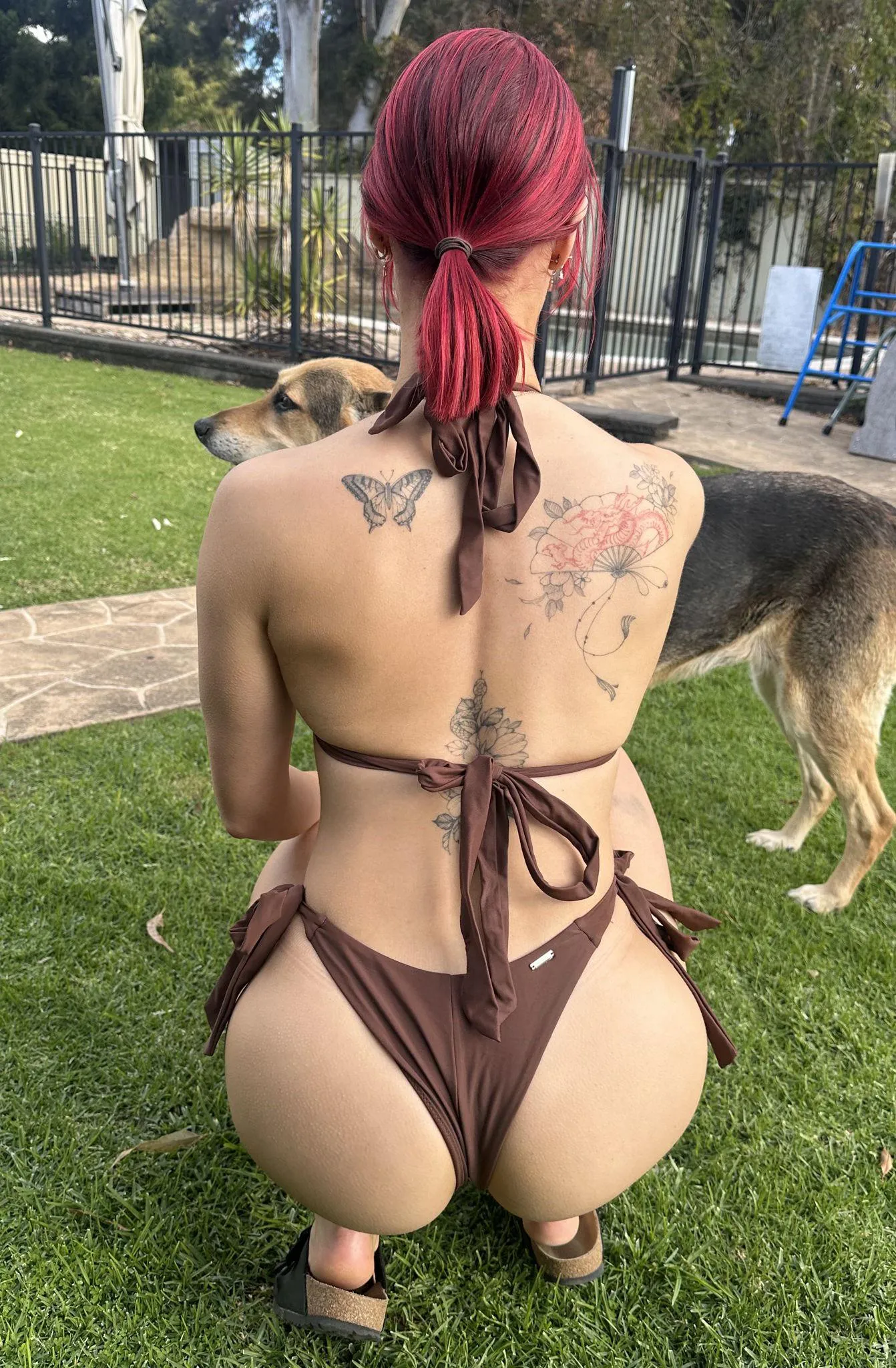 Bright red ponytail and a fat ass oh and dawg hehe