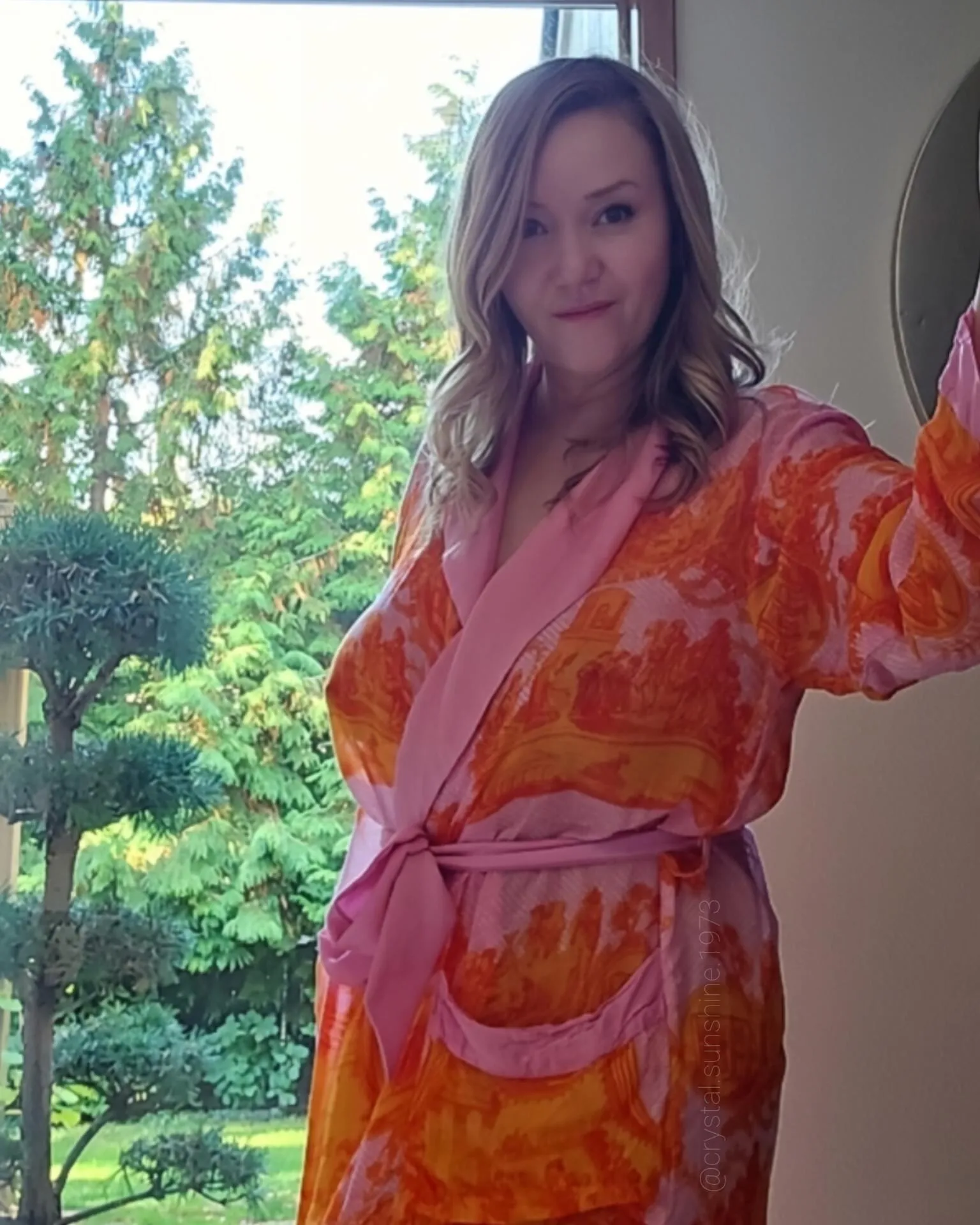 I want your eyes to linger [F52]