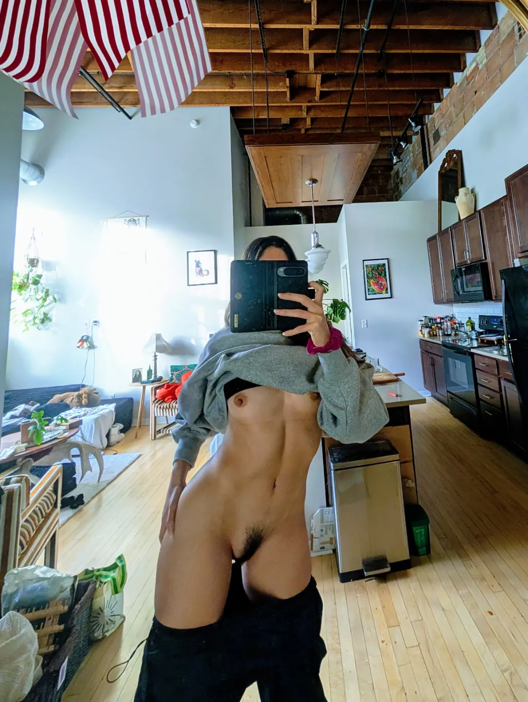 Natural light with a natural bush 🫦 come lick it 💋