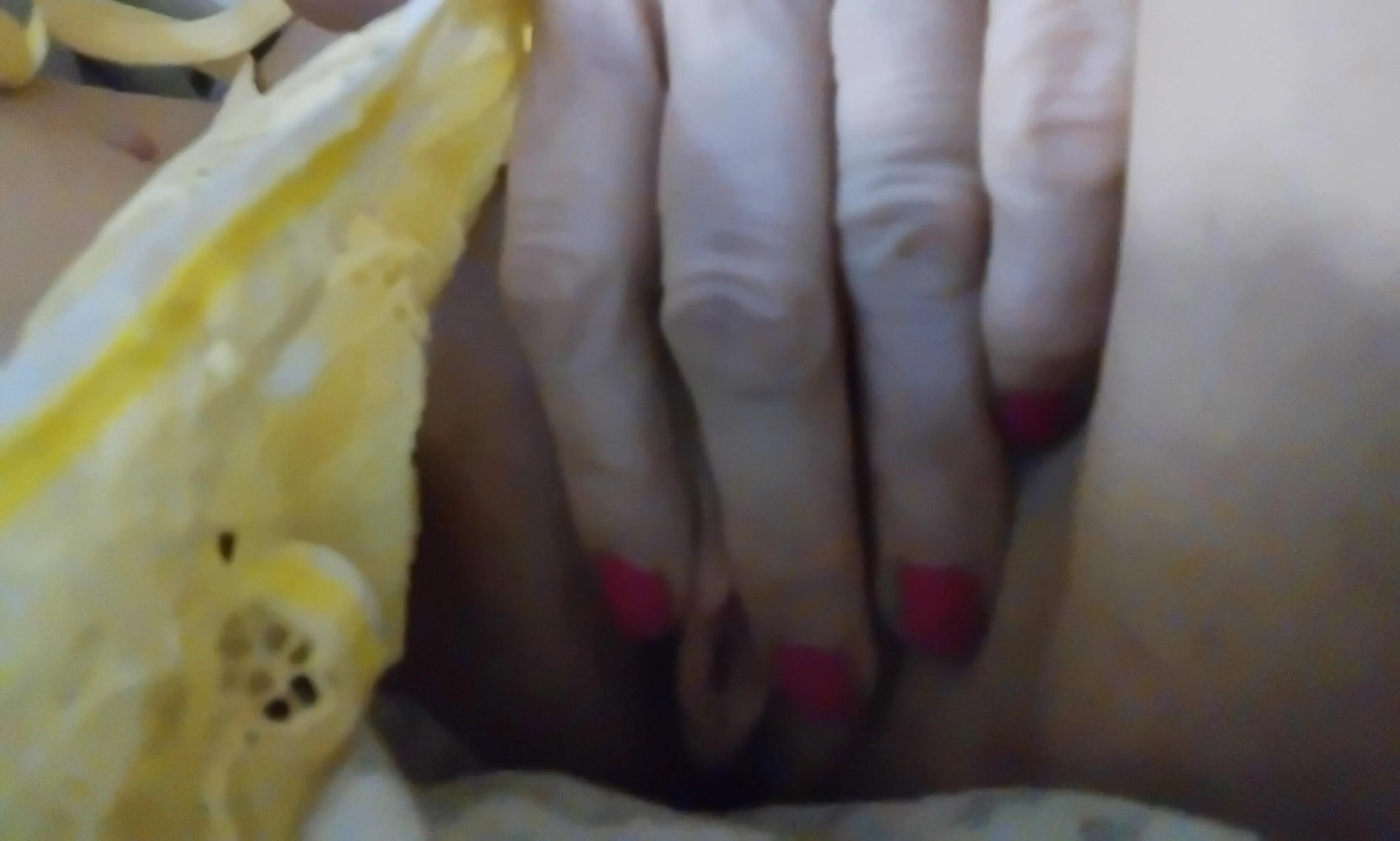 Oh my gosh 4100 members! I appreciate all y'all sexy people and here comes another milestone pics! Dive into me with yellow!