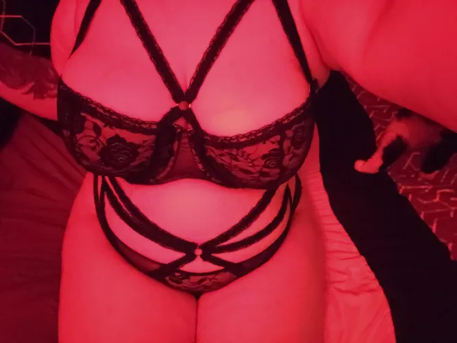 Red feels perfect for sinful Sunday 🔥