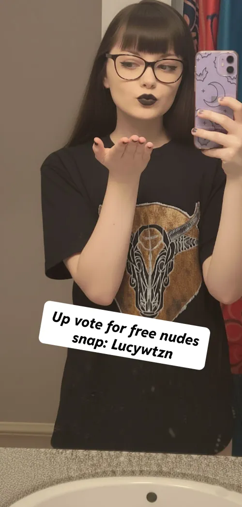 Shall we exchange nudes? Up arrow and we'll do it snp Lucywtzn