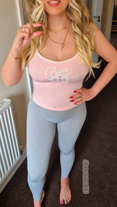 You look like one of those weak little beta dudes who is addicted to porn, you cant get pussy because u are nothing but a micro dick loser