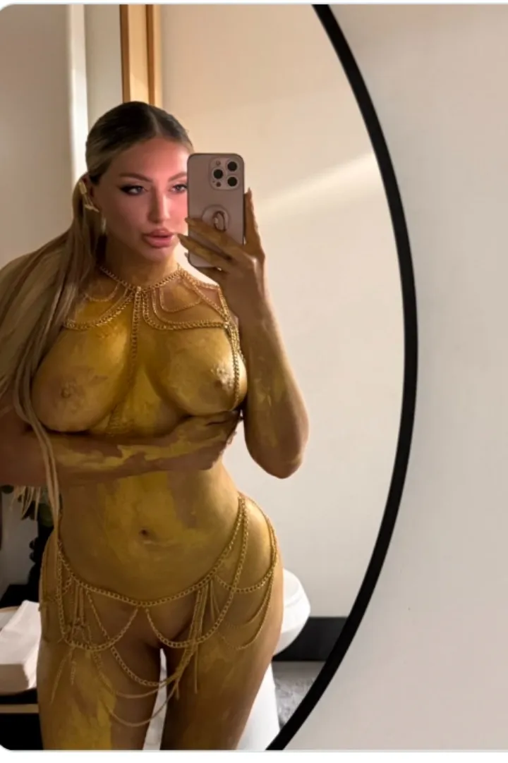 Golden slut🥵