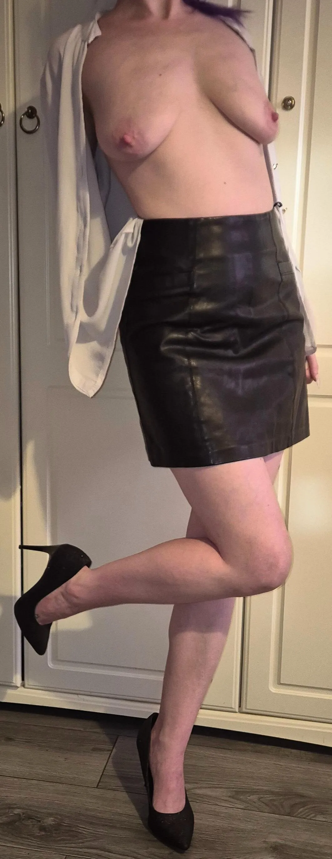 Hot slutty mature milf loves getting naughty for you to enjoy