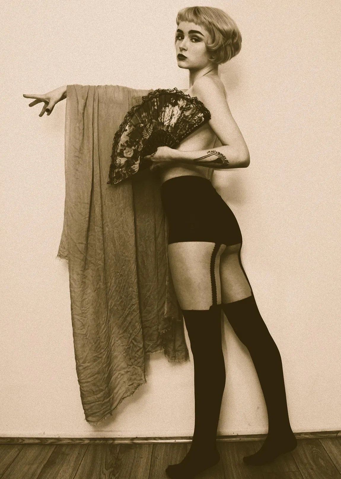 Just a lil freak obsessed with old timey vibes.