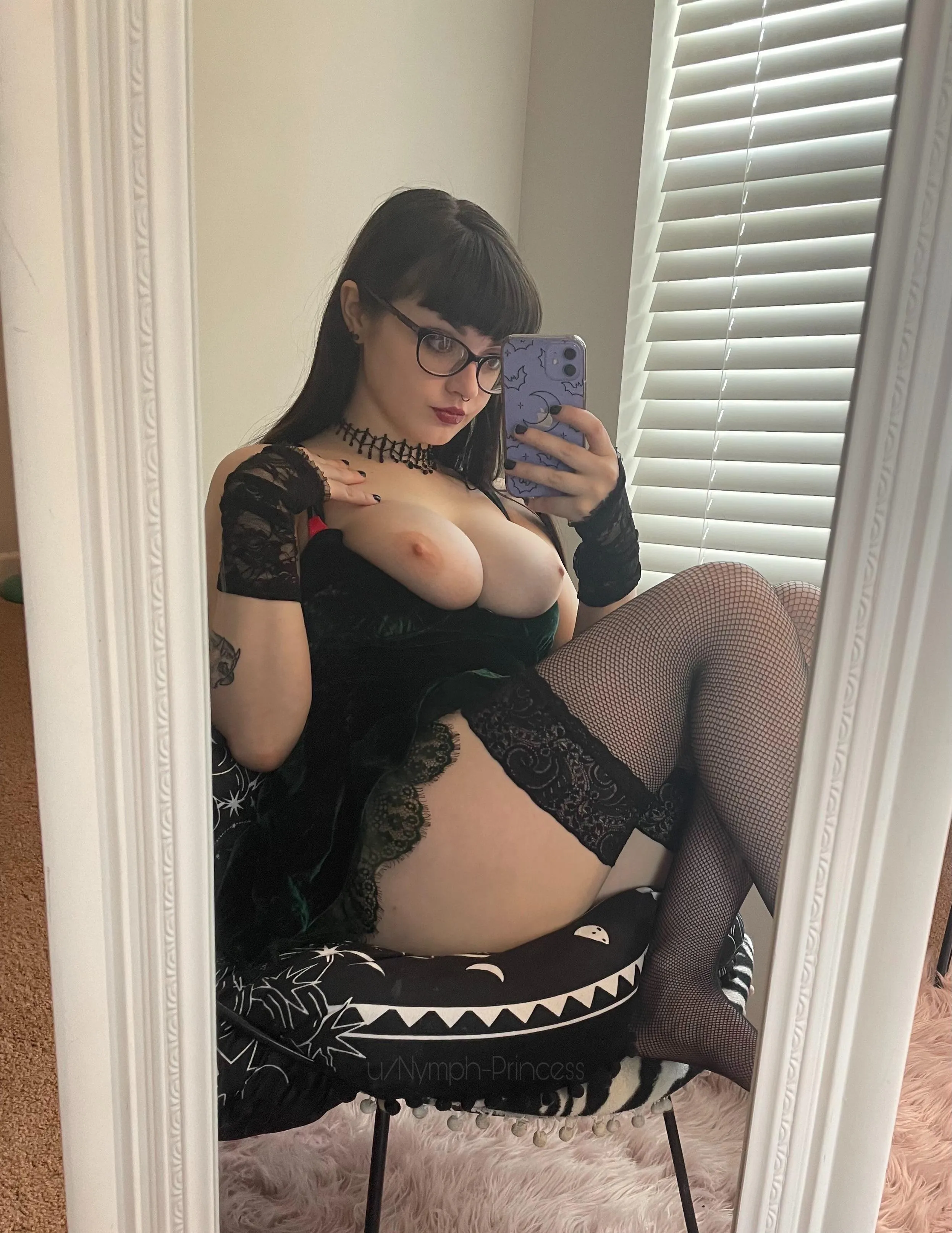 Prettier with my tits out? 🫢