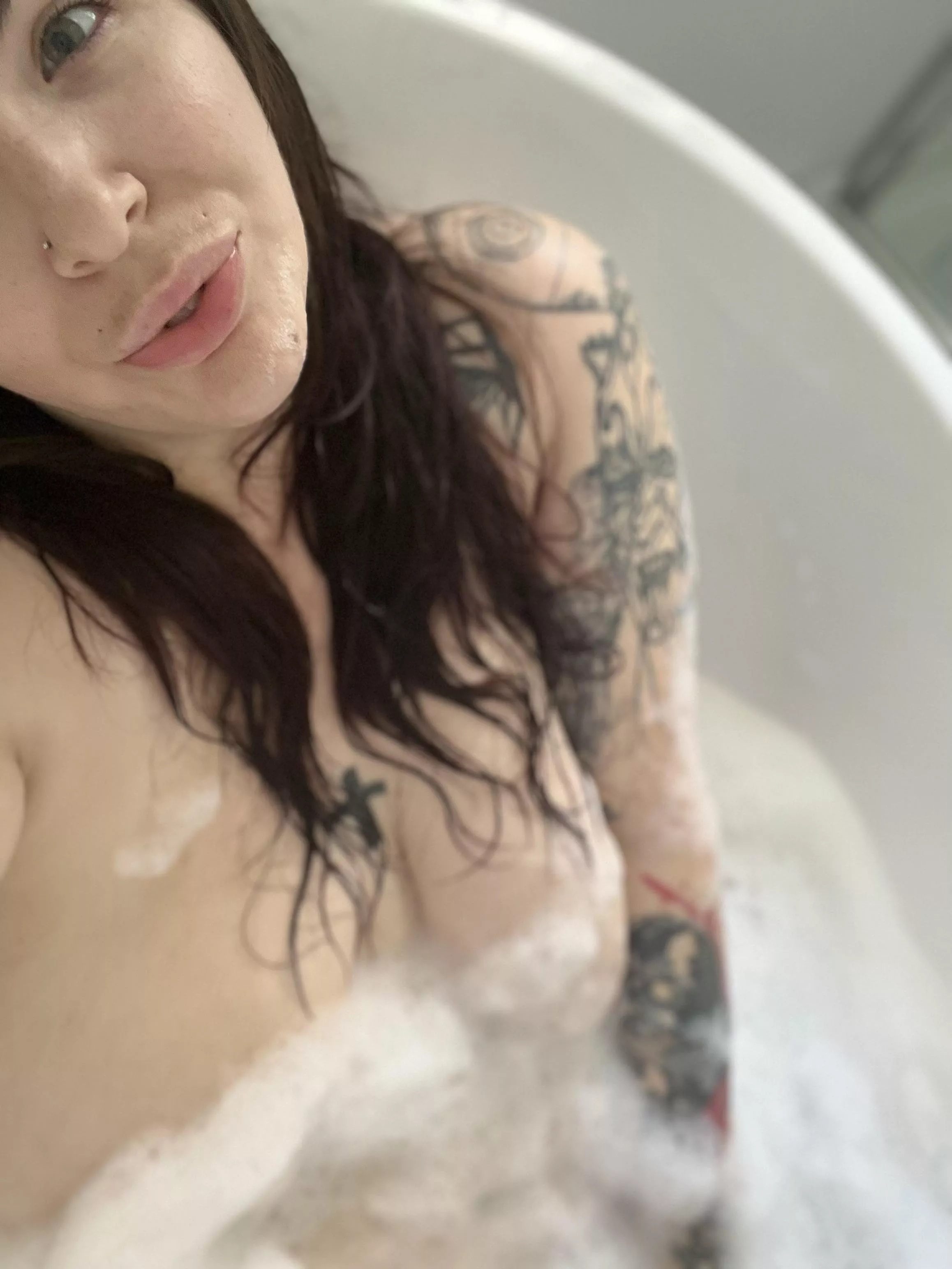 Wanna take a bath with a 30yo mama? 💦