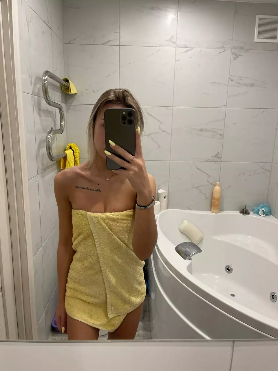 Even when the bath water gets cold, you can still warm your cock inside me😏