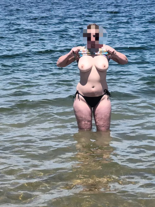 Hope you don't mind the view at the beach. [image]