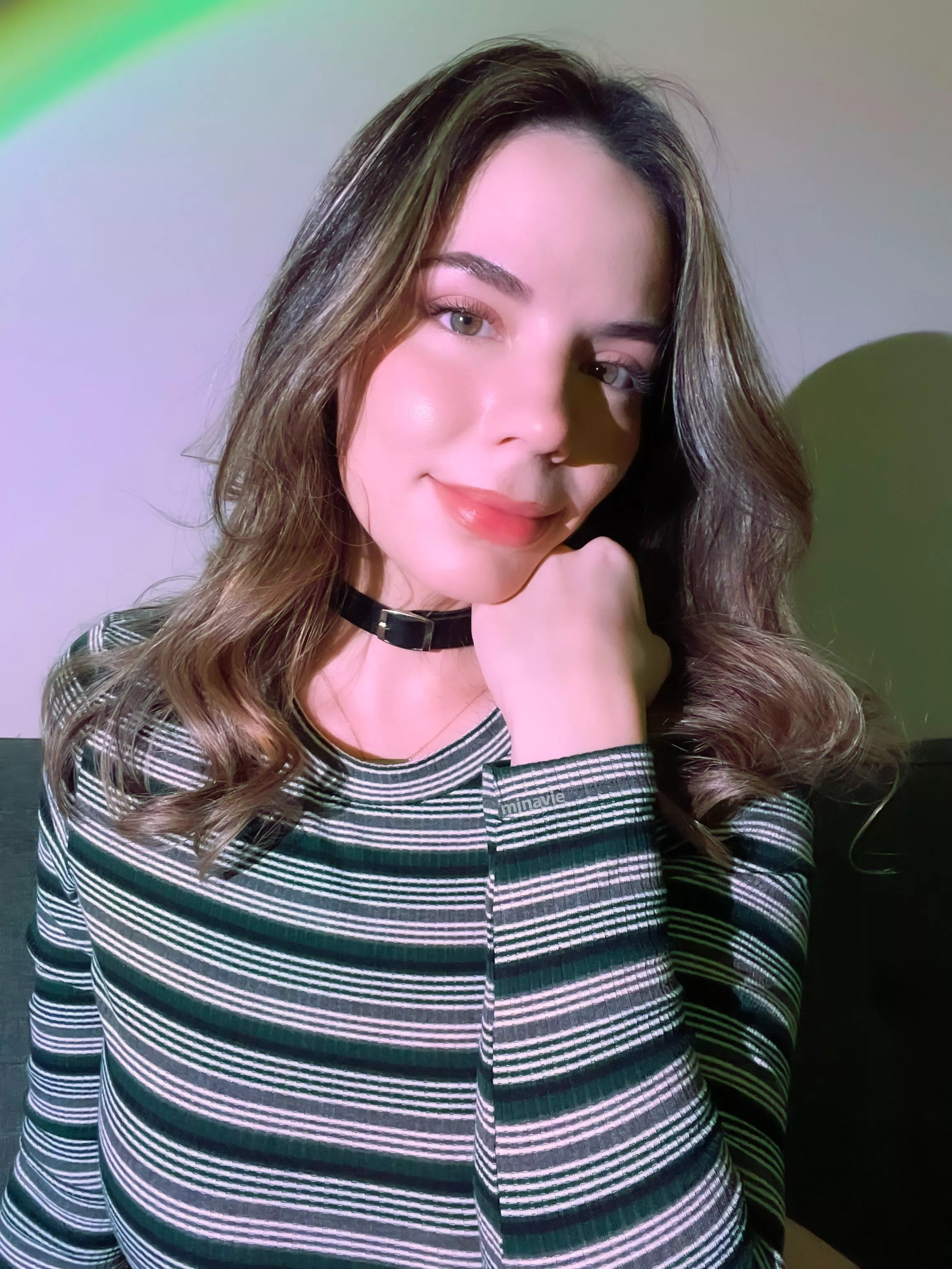 Only the choker stays on ;)