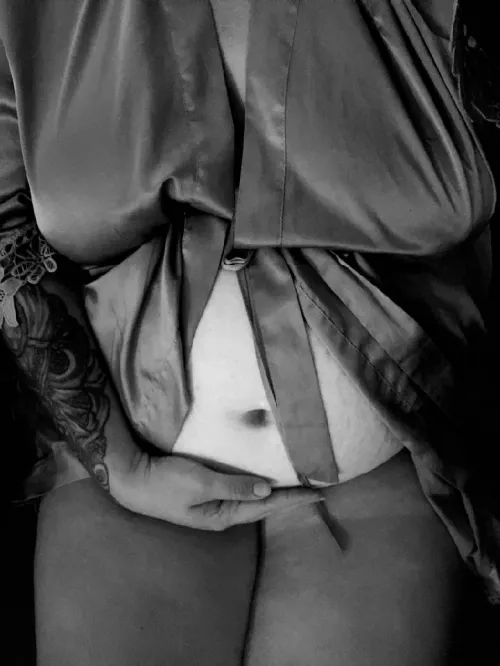 Thoughts on my 30yo, 28 week pregnant wife? both comments and DM welcome.