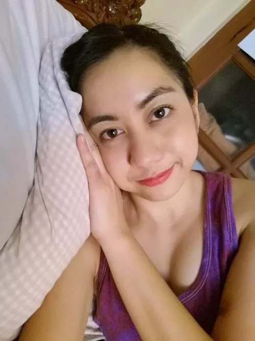 Anyone with big, tight uncut cocks wanna do jerk vids for this Filipina? kik @ creamybiggums