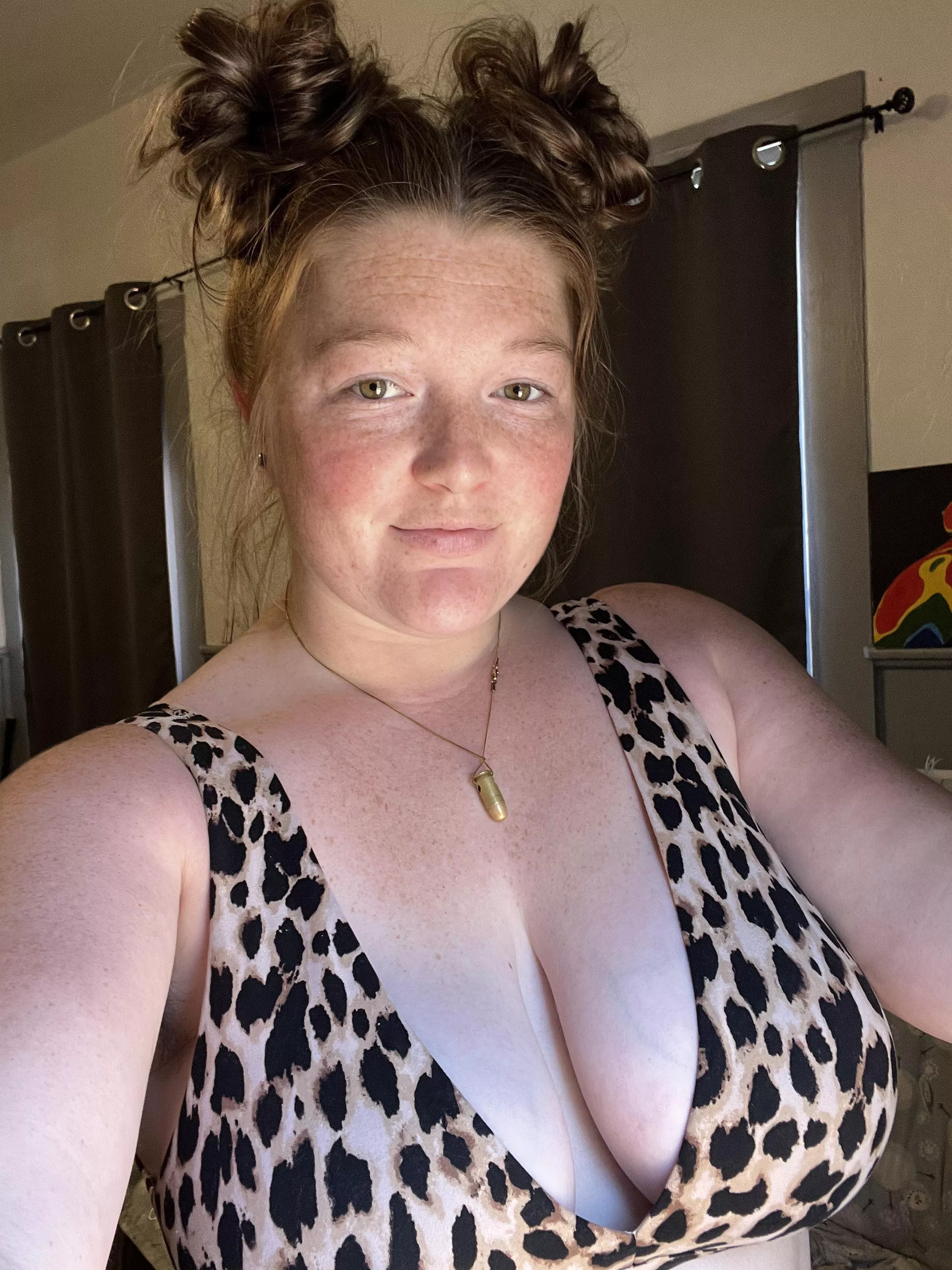 Hoping my freckle face can help brighten your Monday 😋