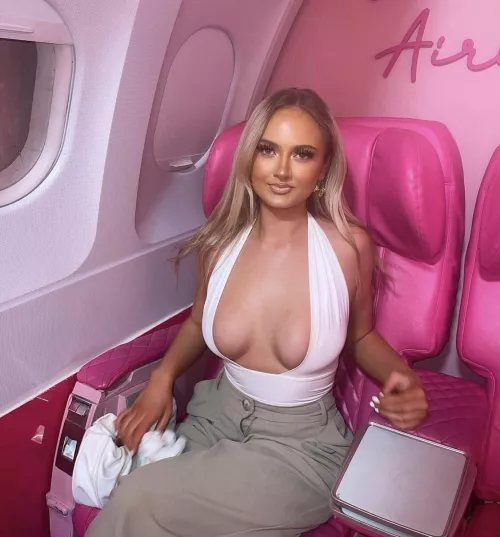 Low cut to the extreme