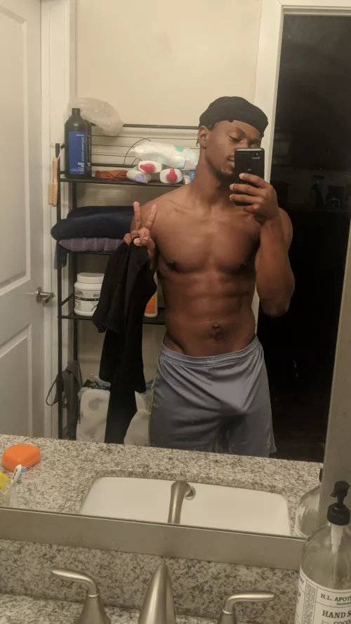 Quick selfie before bed ✌🏾