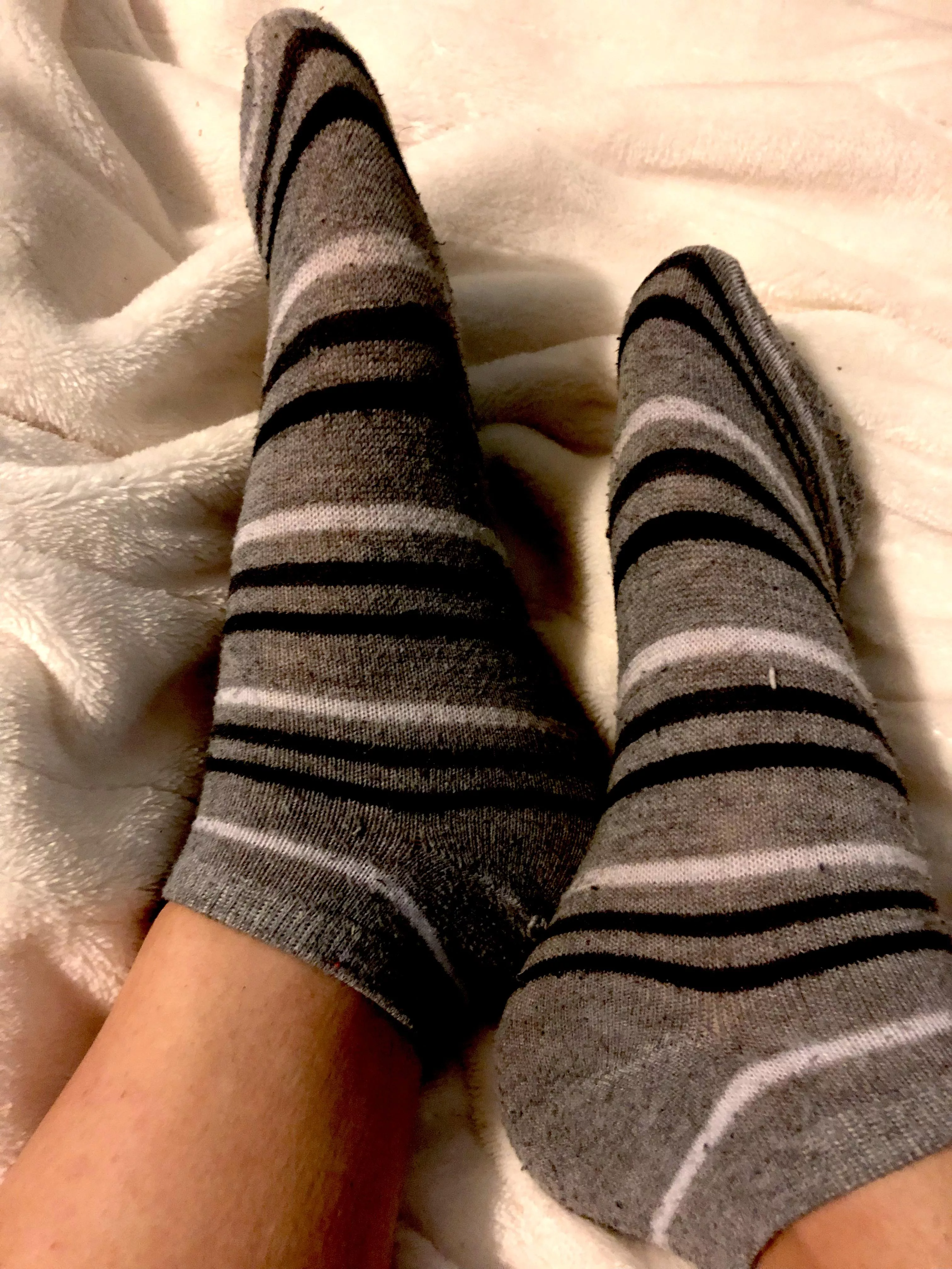 Come here and play with my toes…