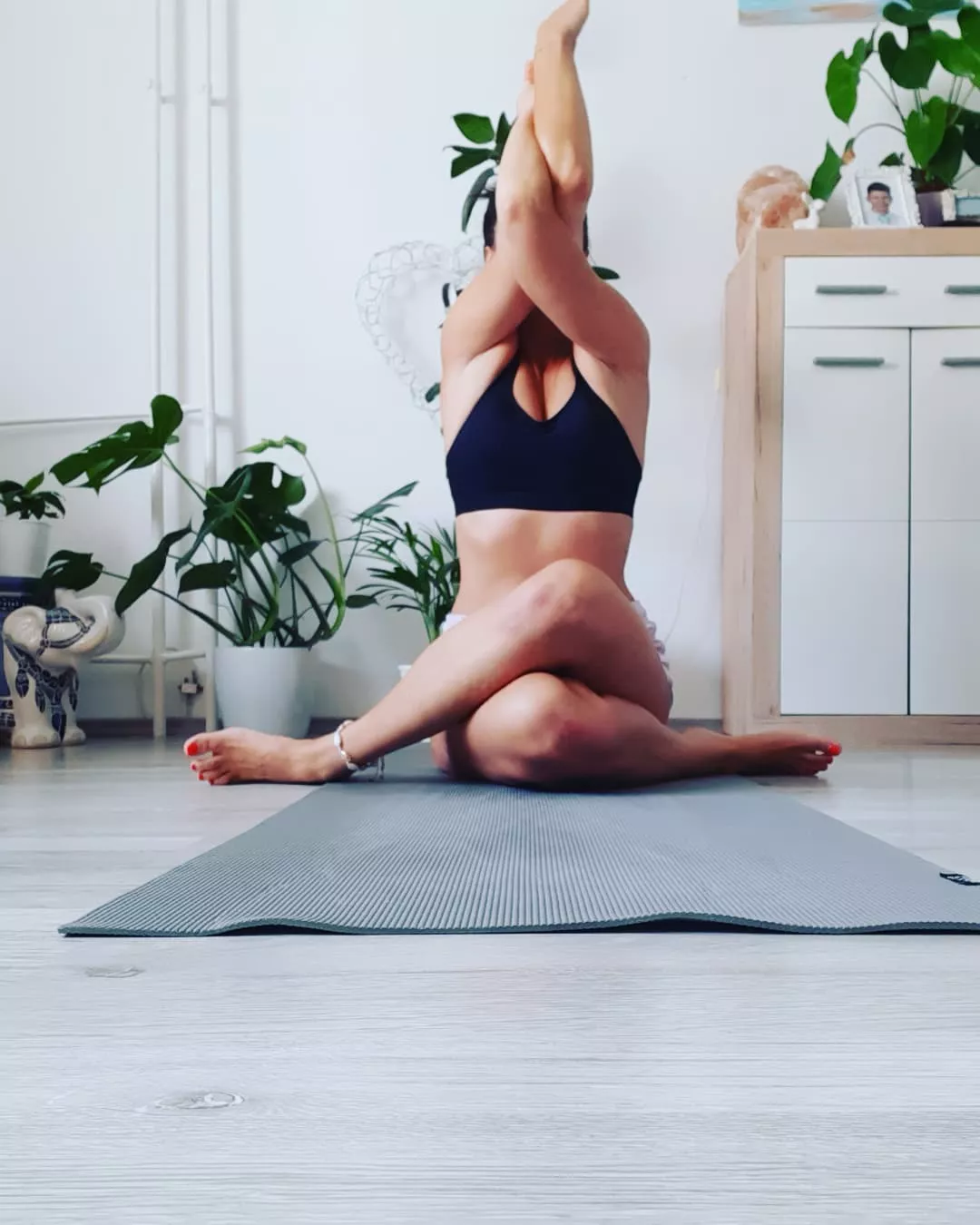 Yoga with my 6'1''🙂