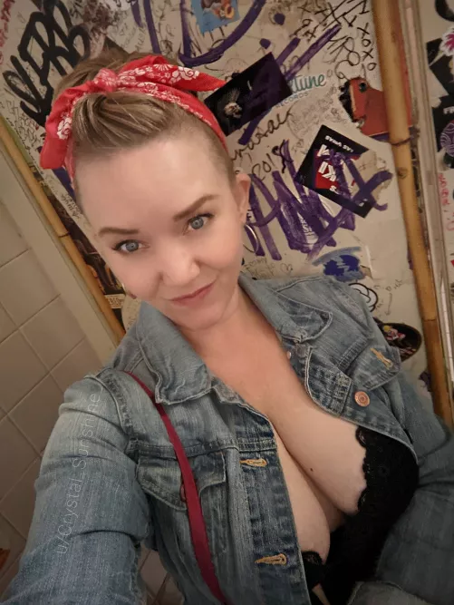 Could I catch a cub in a bar in this outfit? [F48]