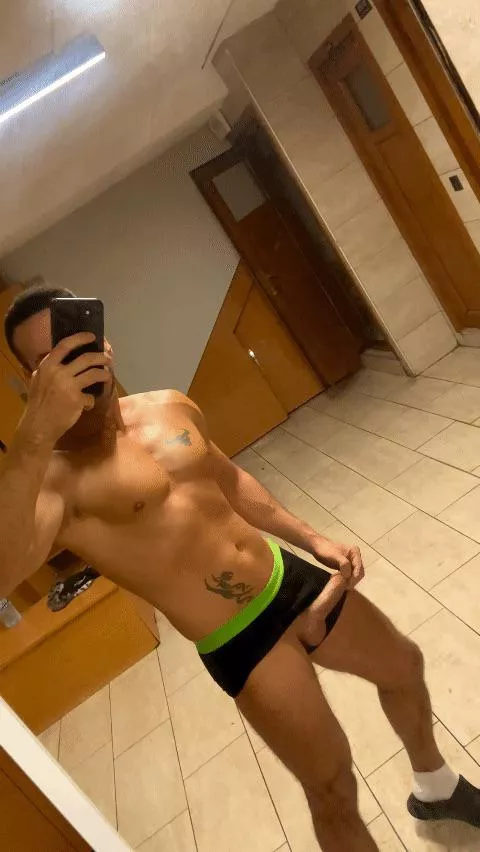 Would u suck me after workout🔥😈 Would u suck me after workout🔥😈