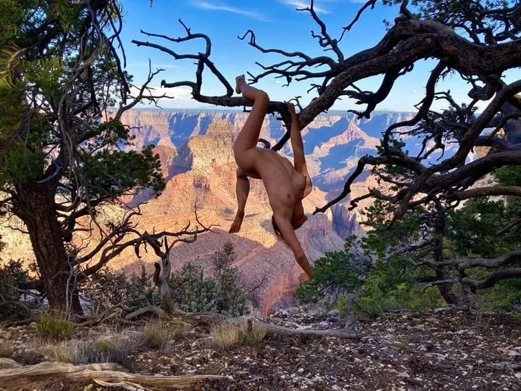 Hanging out with a grand view. Would you join?