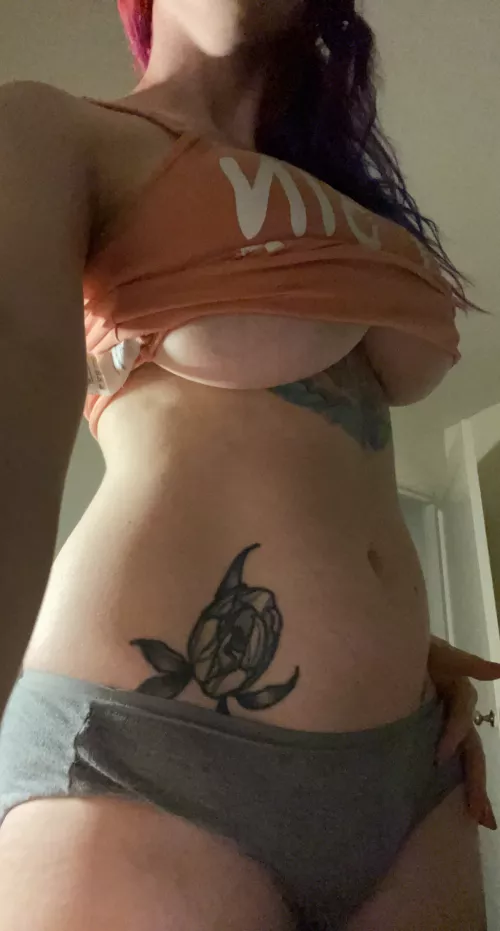 does anyone else think about the underdog song, when they roam this subreddit? 🎵under-boob🎵