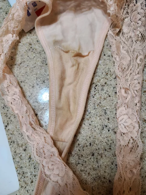 I soaked this thong when I went hiking, the scent is amazing!